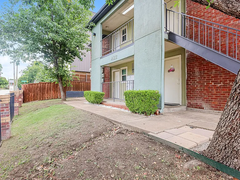 Monarch Place — Photo 13