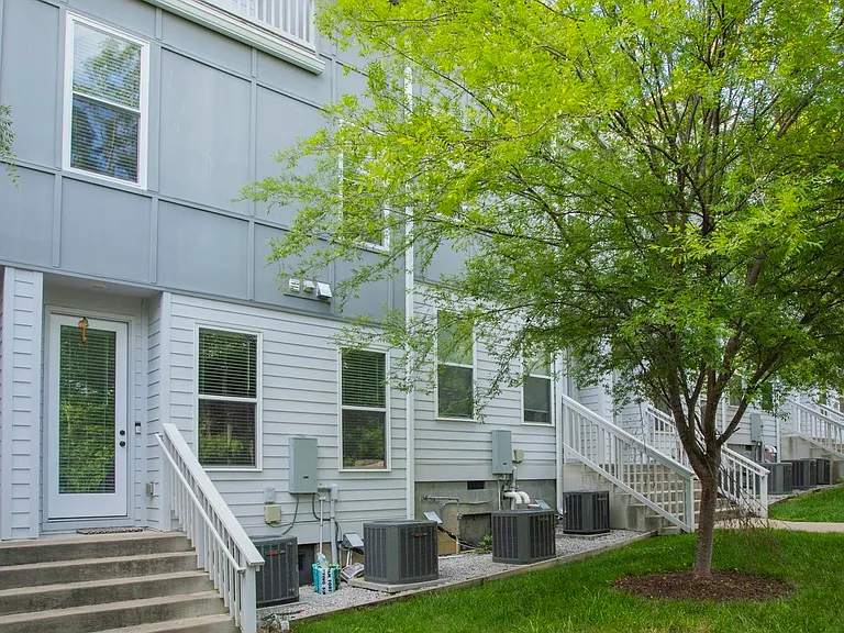 708 Tral St — Photo 41