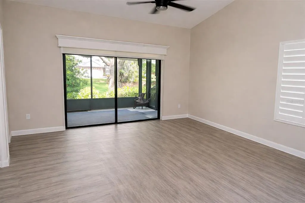 3 bed, 2.0 bath, 1372 sqft, $3,000 — Photo 2