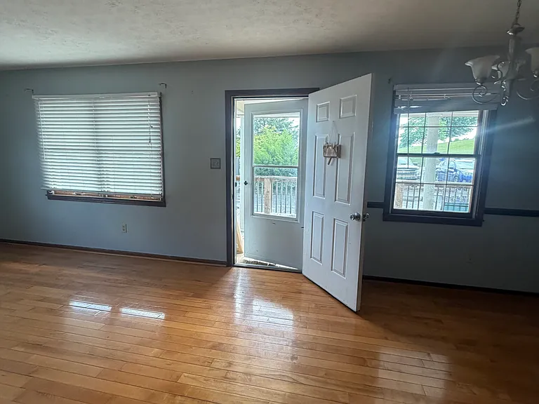 1296 Hill St — Photo 5