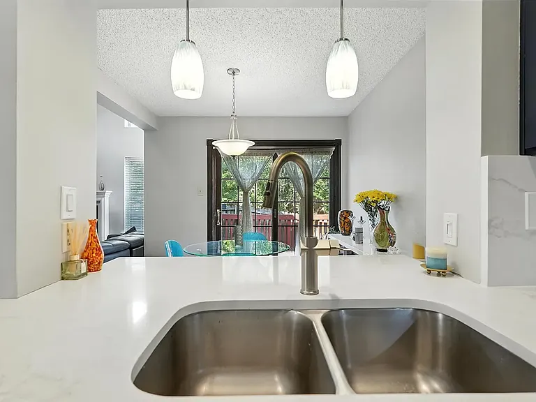 1426 Harmony Ln — Photo 16