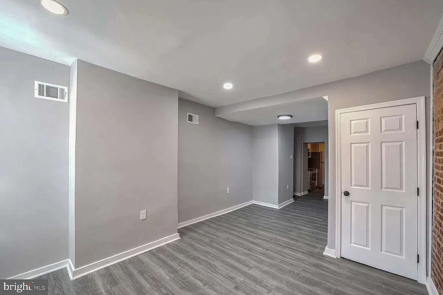 3 bed, 1164 sqft, $1,900 — Photo 2
