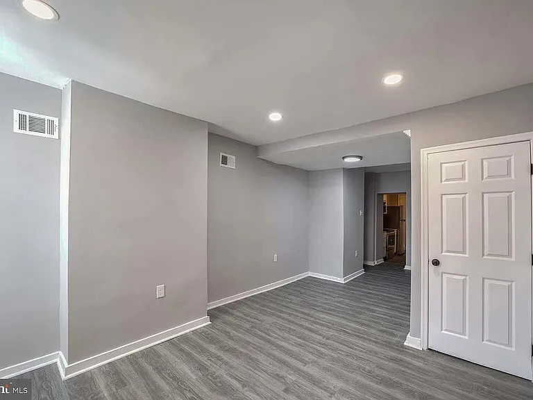 344 S Calhoun St — Photo 2