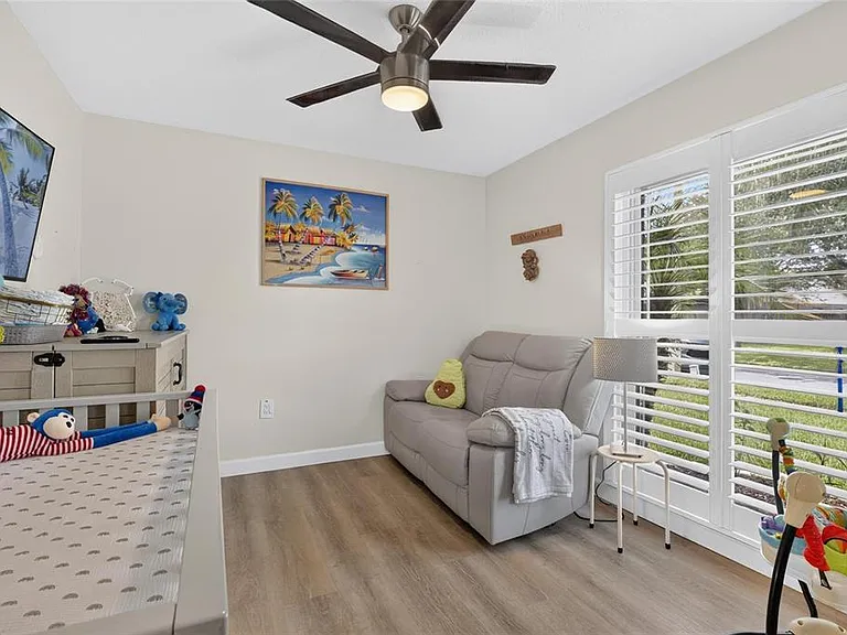 614 Stillview Cir — Photo 35