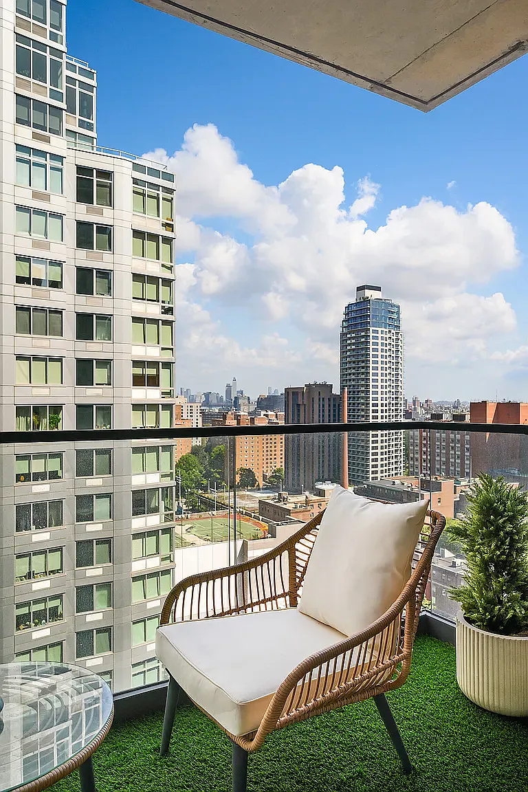 20 Rockwell Place — Photo 3