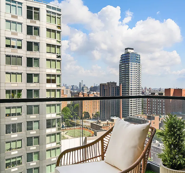 20 Rockwell Pl #Penthouse 3904G