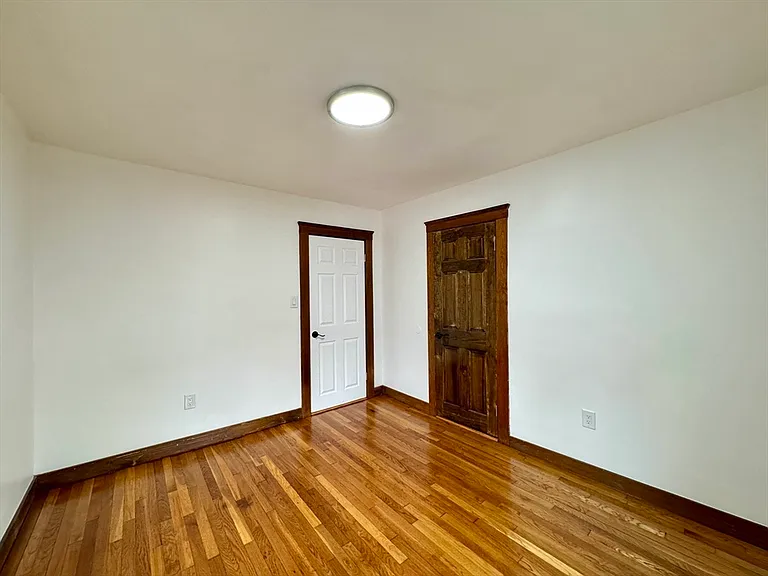 89-91 Thacher St #2 — Photo 6