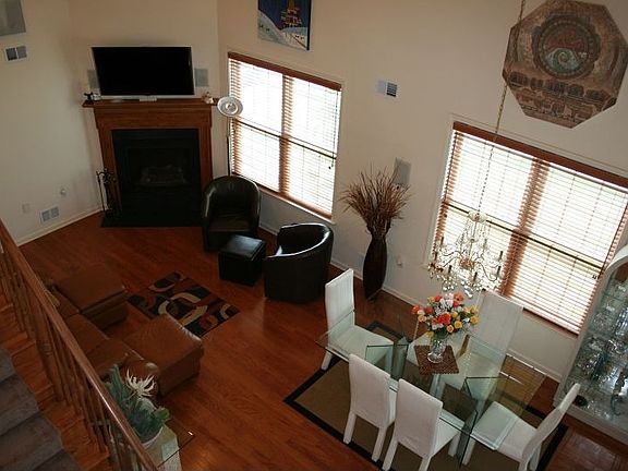 Liivng & dining rooms