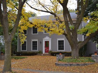 2218 Riverlea Cir, Naperville, IL 60565