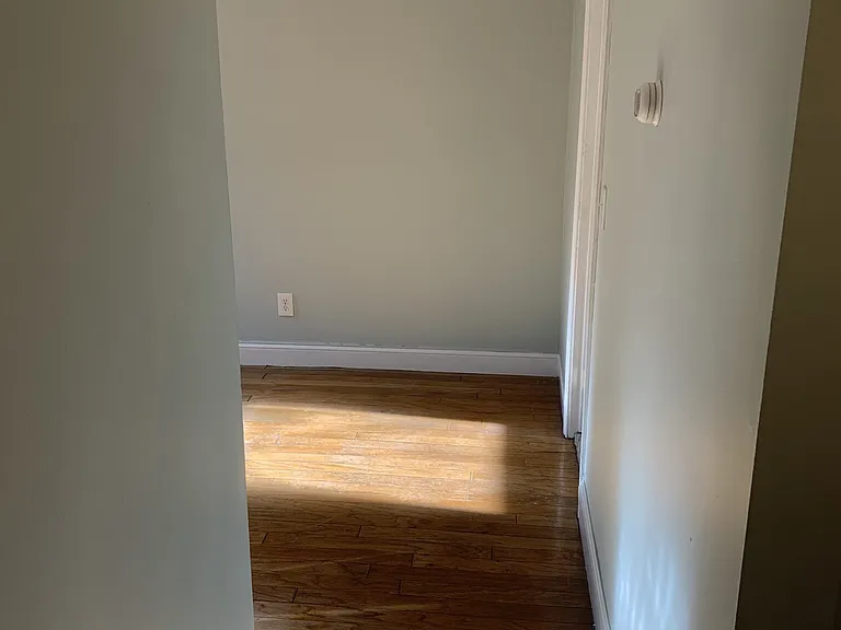 96 Strathmore Rd #1B — Photo 11
