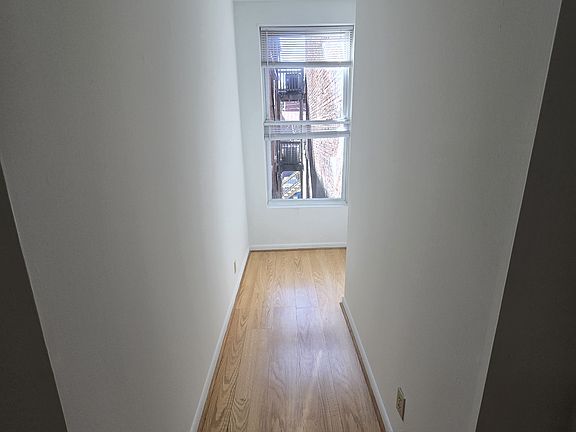 4th image of 501 W Grace St #B