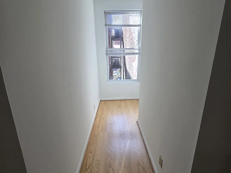 501 W Grace St #B — Photo 4