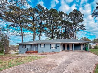 102 Brierwood Dr, Palestine, TX 75801