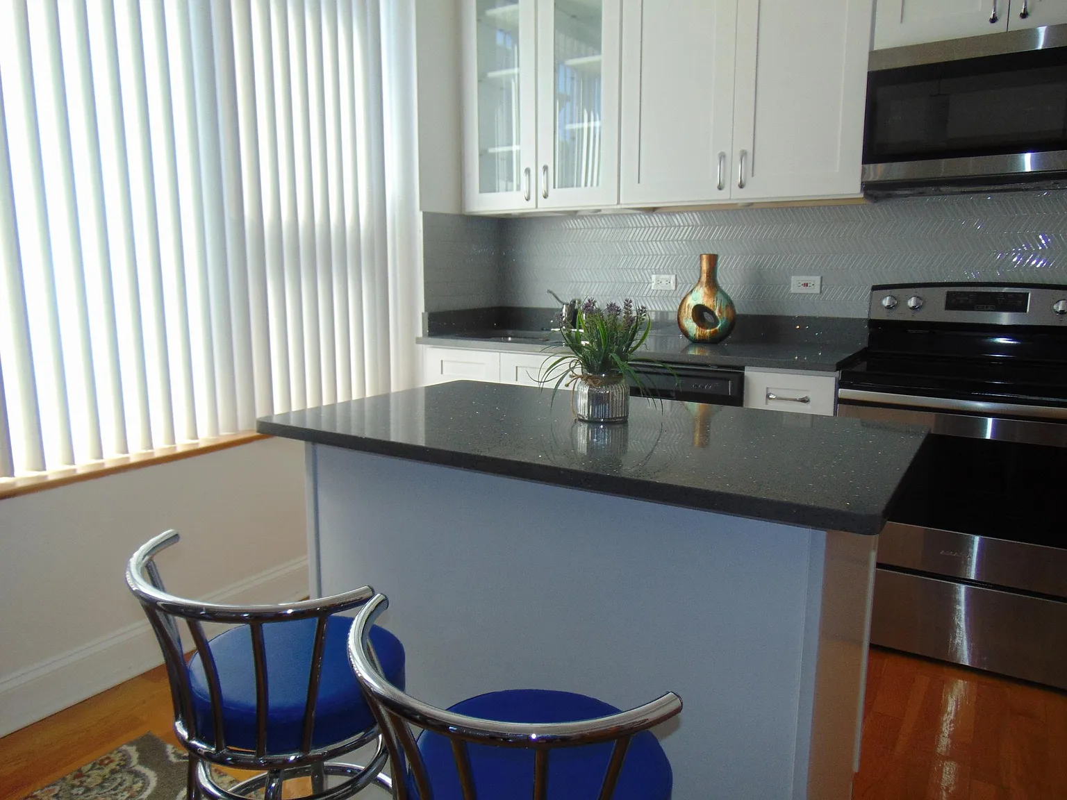 2 bed, 1100 sqft, $2,000 — Photo 1