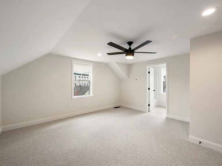 32 Union St #32 — Photo 34