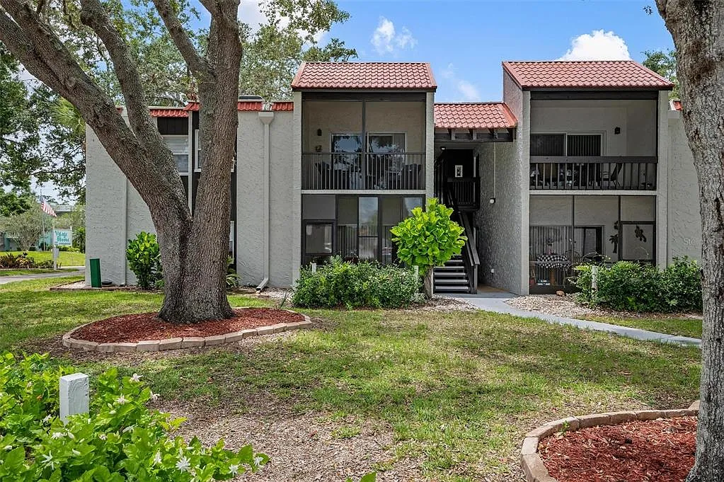 2 bed, 2.0 bath, 876 sqft, $1,700 — Photo 3