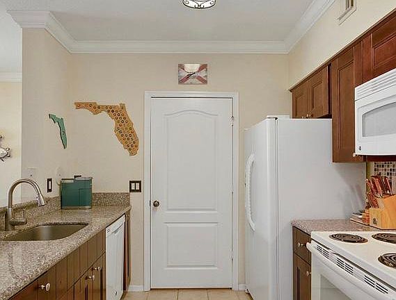 3rd image of 1605 Belmont Ln #1605