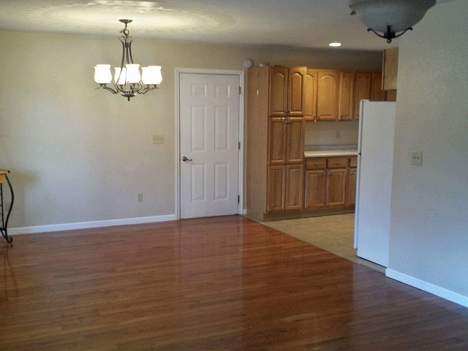 2nd image of 534 Sandy Springs Rd