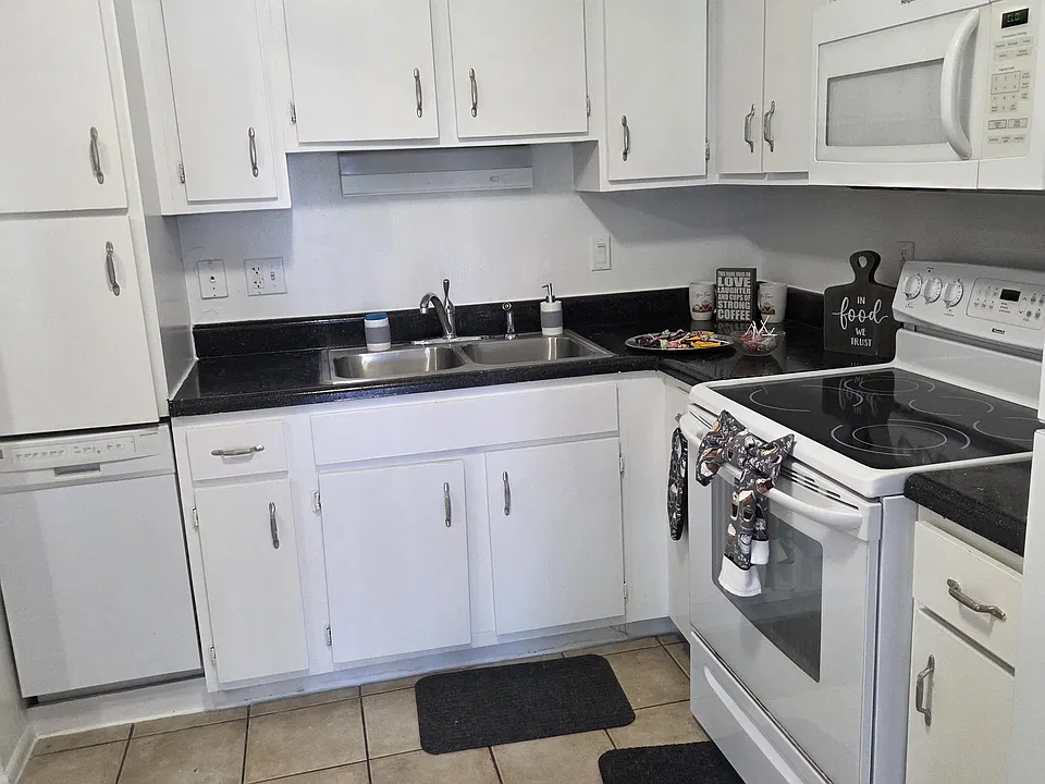 Applegate Apartment