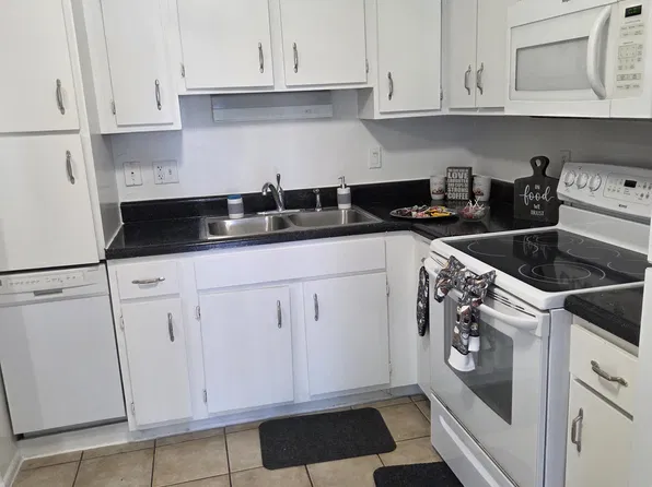 Applegate Apartment