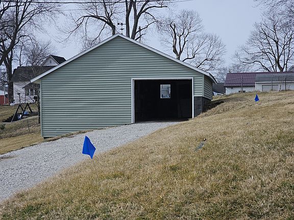 3rd image of 310 S Nebraska St