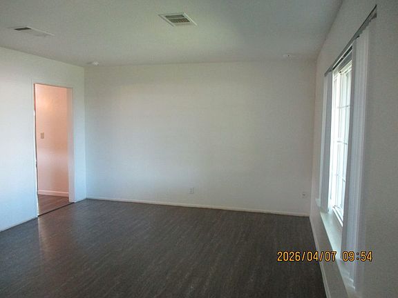 3rd image of 29 W Spring Ln