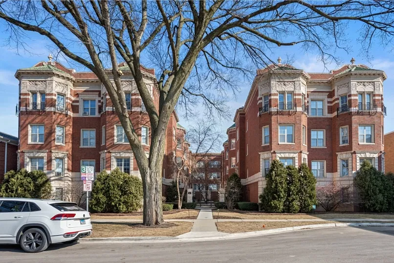 1 bed, 876 sqft, $1,900 — Photo 1