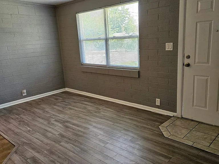 850 N Redwood Rd — Photo 3