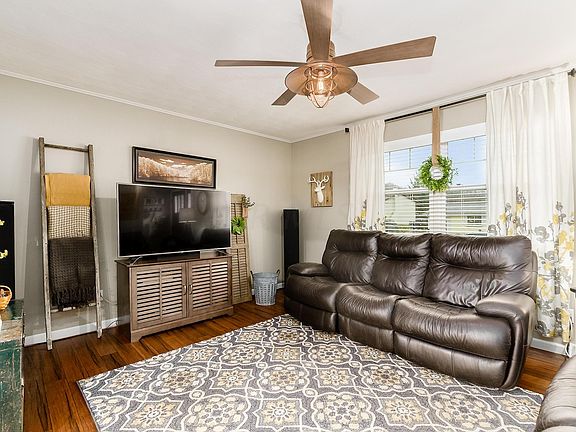 2nd image of 628 Huron Dr