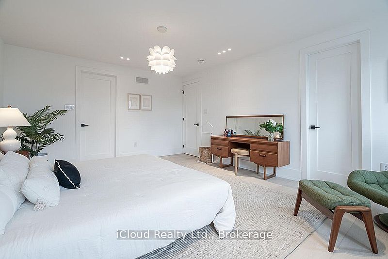 Burlington House for rent - 5 Bedrooms — photo 33