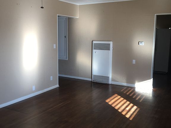 2nd image of 917 Avenue E