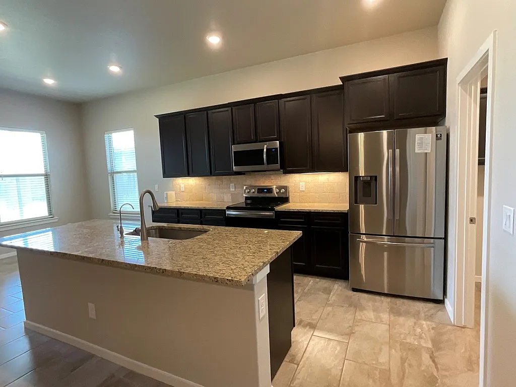 3 bed, 2.0 bath, 1674 sqft, $2,450 — Photo 4