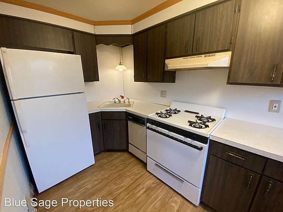 5th image of 1085 Oakwood Dr