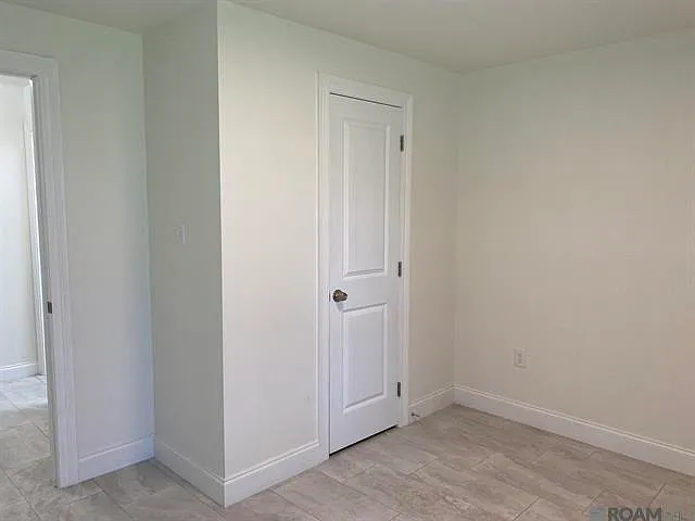 9477 Macedonia Ave — Photo 10