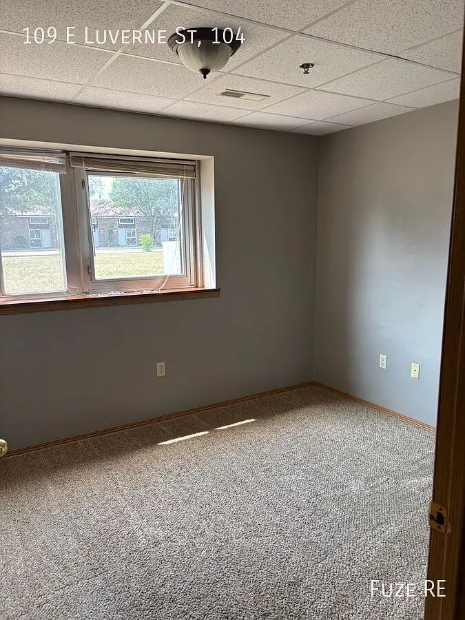 * $750 Off First Months Rent! * 3-Bedroom 1-Bathroom Apartment Available Now at City Centre Apart... — Photo 3