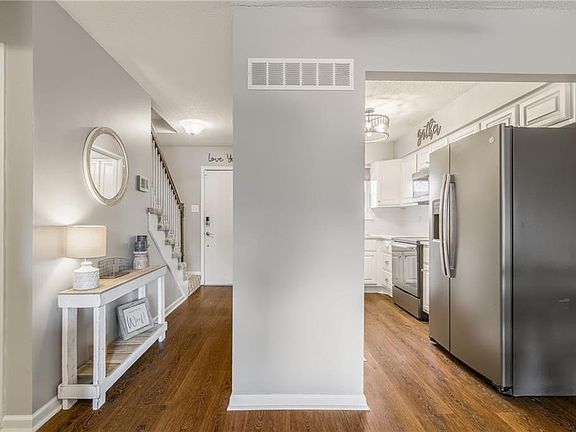 5th image of 8546 W 85th St