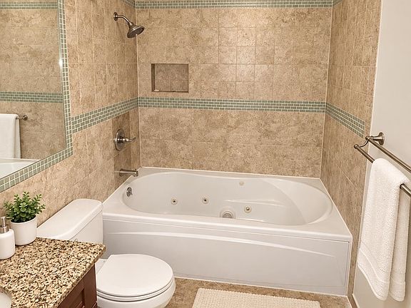 4th image of 600 Hudson St APT 2D