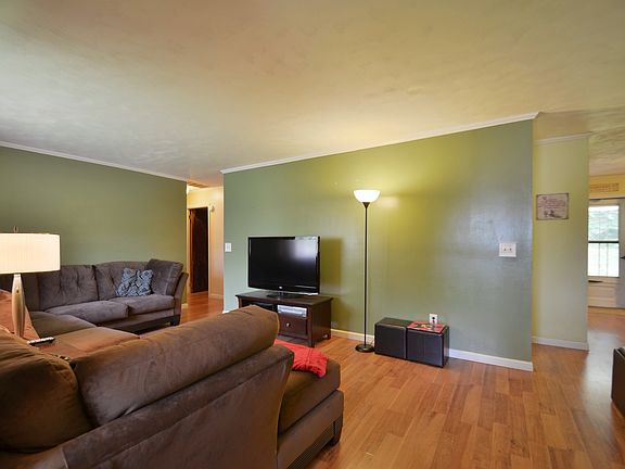 2nd image of 2588 Byrneside Dr