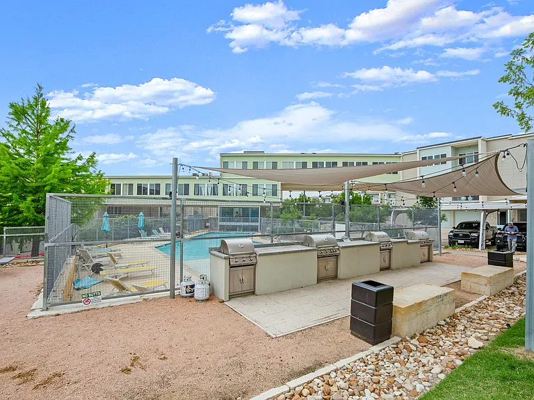 604 N Bluff Dr #228 — Photo 32