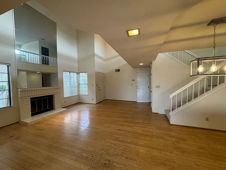129 Payot Ct — Photo 2