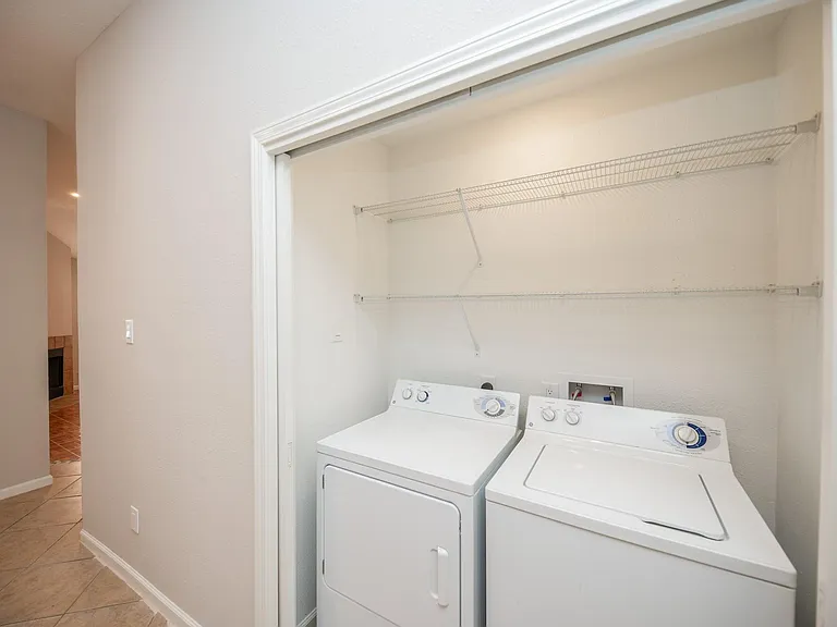 121 Coffee Ln — Photo 27