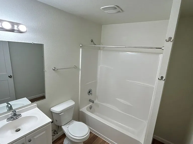 200 Railroad Ave #2 — Photo 8