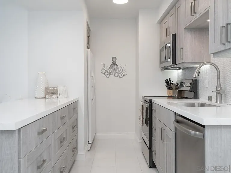 1770 Avenida Del Mundo #701 — Photo 3