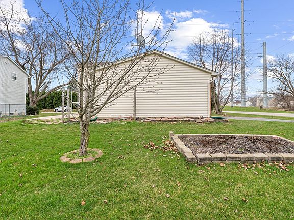 3rd image of 3507 Helen Ave
