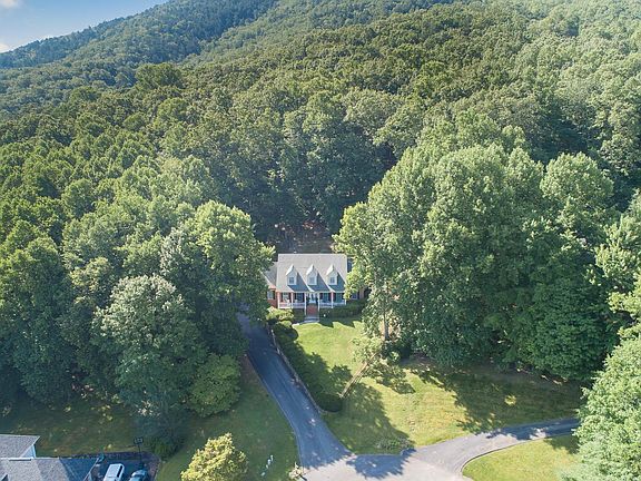 3rd image of 333 Windsor Ct