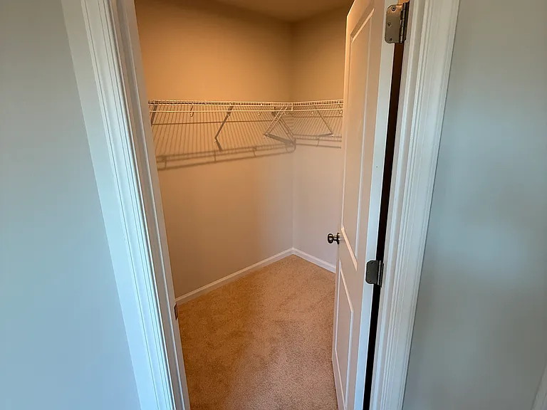 121 Oldfield Dr — Photo 16