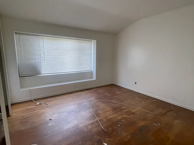 340 Cindy Ct — Photo 12