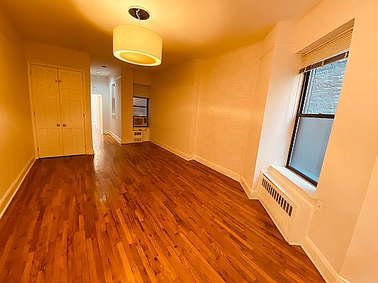 4th image of 642 Amsterdam Ave APT 3A