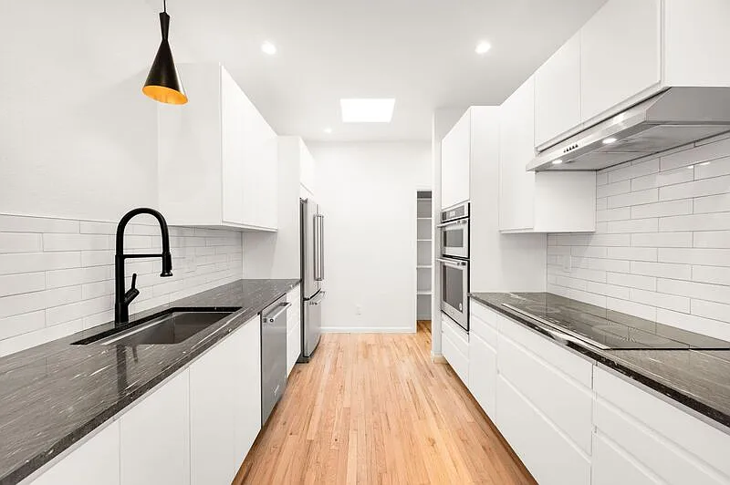 3 bed, 2.0 bath, 1050 sqft, $3,600 — Photo 3