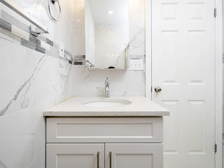 904 Peoples Ave — Photo 12